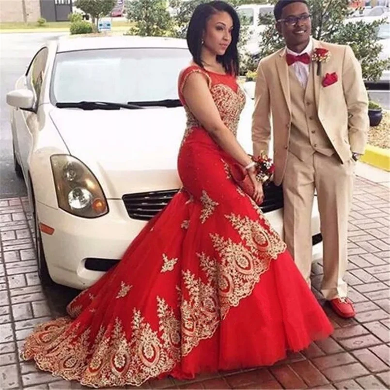 

Gold Appliqued Red Mermaid Wedding Gowns Scoop Neck Sexy Backless Short Sleeves African Bridal Dress Vestido De Novia Sirena