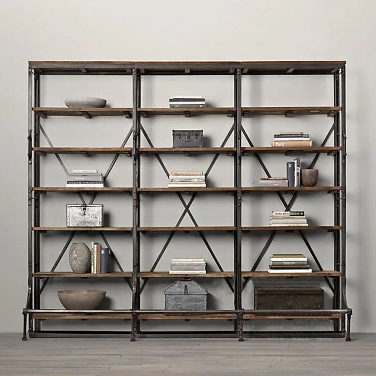 Retro hout om de oude metalen opbergrek plank boekenkast plank ... Retro hout om de oude metalen opbergrek plank boekenkast plank ...
