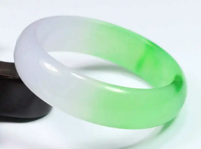 

VERY FINE RARE NATURAL GREEN WHITE JADEITE JADE BRACELET BANGLE 59MM a 5.19