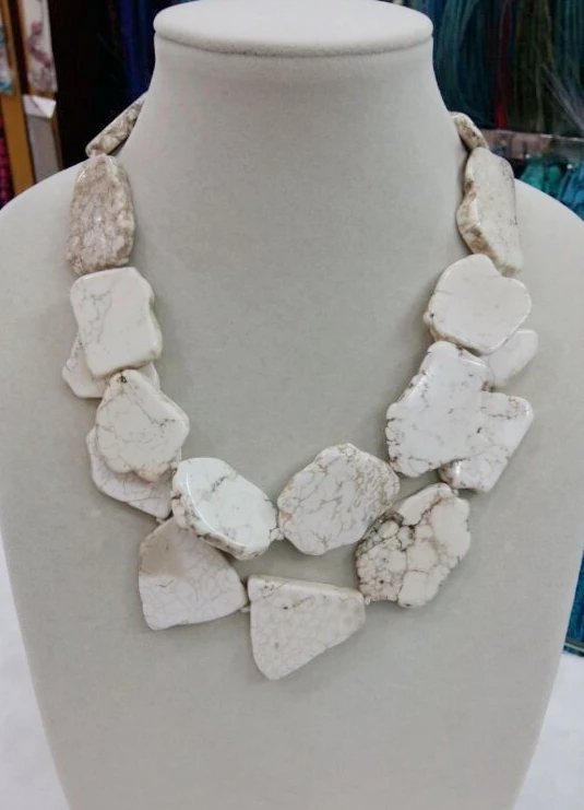 

Fashionable Multilayer Chunky White Stone Slice Necklace Choker Necklace Exaggerated Stone Stone Woman Jewelry
