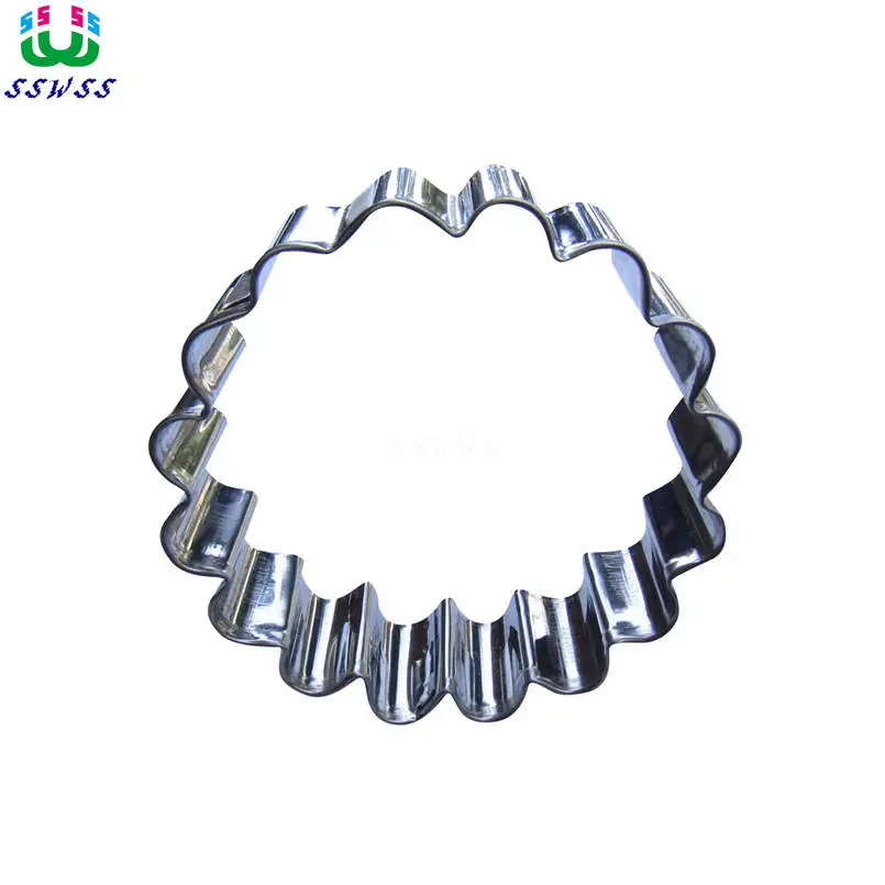 

7 CM Chrysanthemum Shaped Cookie Biscuit Baking Molds,Cake Decorating Fondant Cutters Tools,Direct Selling