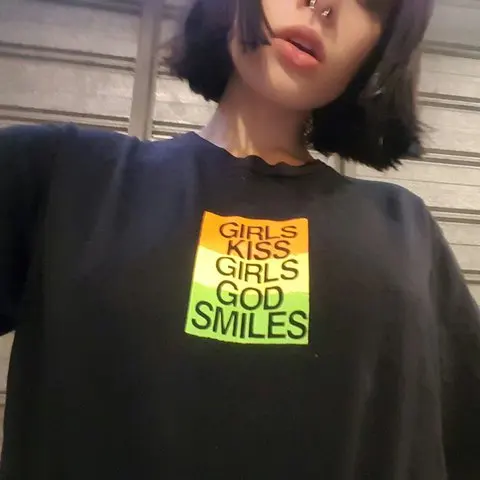 

kuakuayu HJN Girls Kiss Girls God Smiles Rainbow Lesbian Pride T-Shirt Women Tumblr Fashion LGBT Graphic Tee Grunge Street Wear
