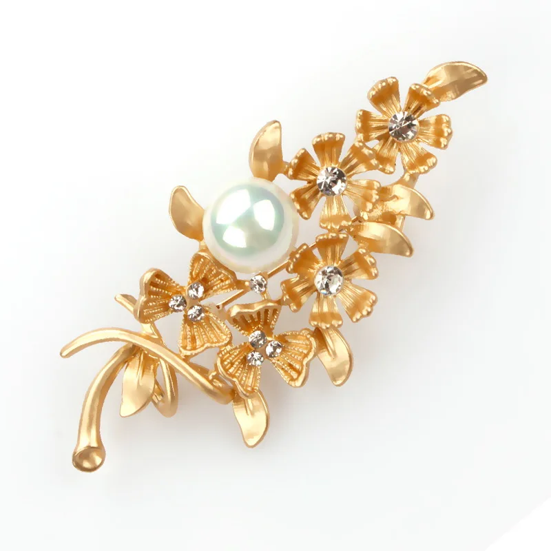 

New Arrival Matte Gold Color Plated 5 Small Flower Decorated and Imitation Pearl Leaf Brooch Pins for Women