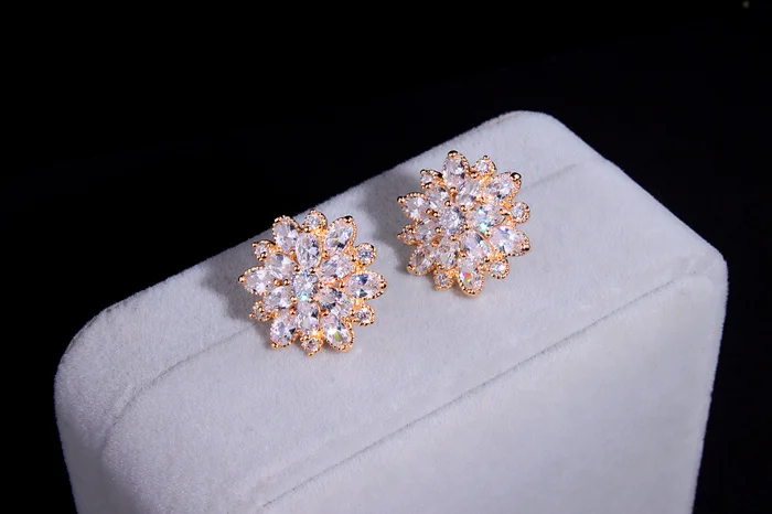 新デザインウェディングジュエリー高級クリア AAA オーストリアジルコンイヤリングエレガントな 925 スターリングシルバーの花スタッドピアス