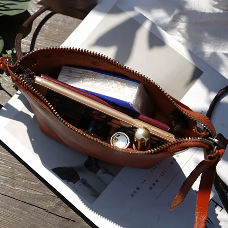 AETOO Handmade retro leather bag, ladies one-shoulder slanted bag, collection bag carry-on mobile phone bag