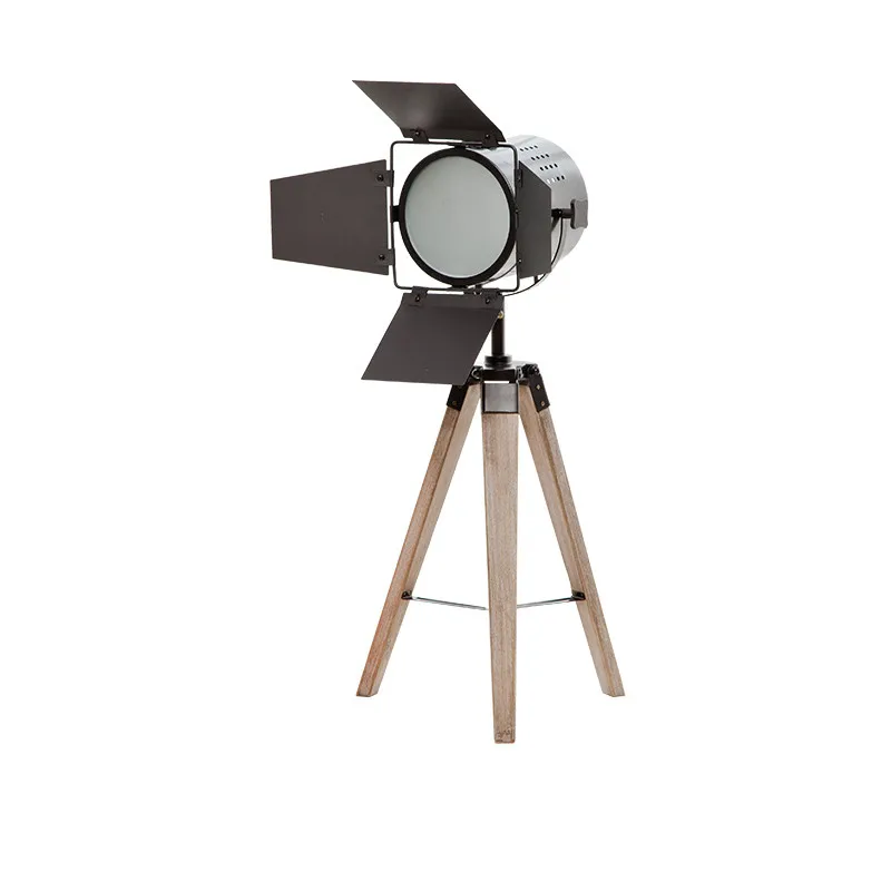 

Modern LED Searchlight Desk Lights Tripod Base Gold Standing Lamps Chrome Lampshade Standing Lights Metal Table Lamps Luminaria