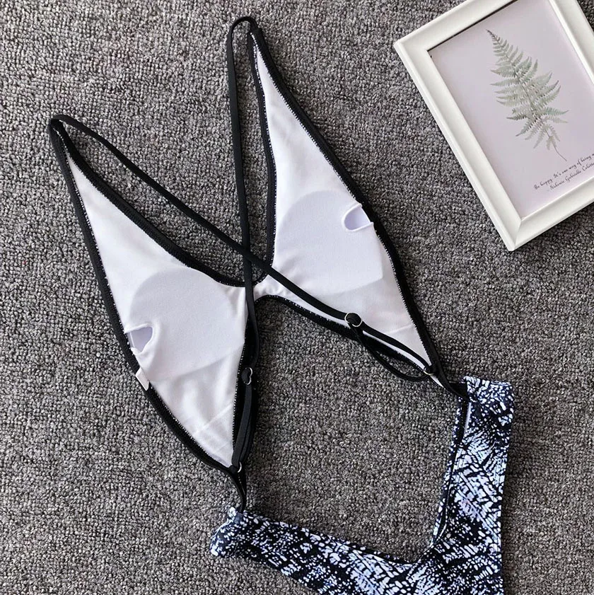 10734823164_1677619889