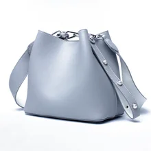Women's new Korean version of the wild leather bucket shoulder bag Cowhide pure color the zipper handheld diagonal shoulder bag