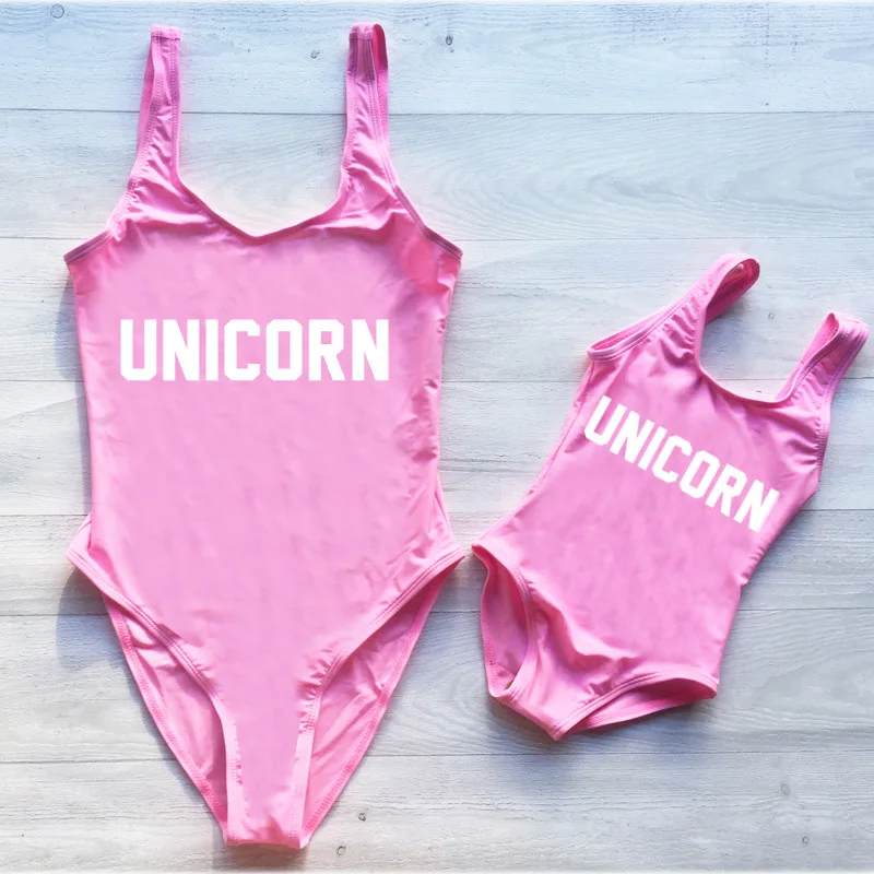 

Baby Swimwear Women Girl One Piece Swimsuit UNICORN Letter Printing Bathing Suit Cute Mom Baby Set Family Kid Bathing badpak Red