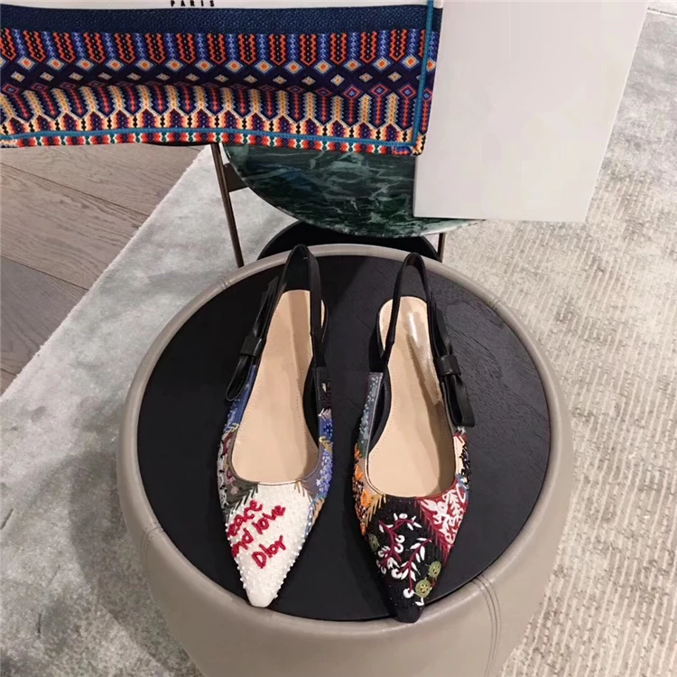 Ethnic Embroidery Women Pumps Retro Bohemina Fashion Shoes 2019 New Spring Pointed Toe Buckle Ladies High Heels 9.5 cm 6.5cm