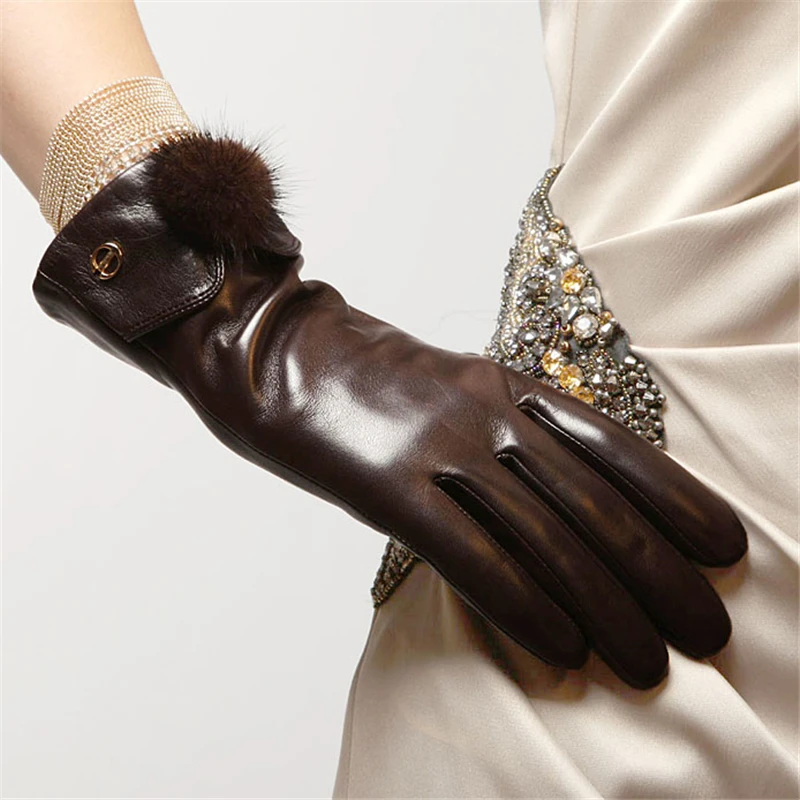 Бренд натуральной кожи перчатки высокое качество Для женщин овчины перчатки тенденции моды помпонами из кроличьего меха для вождения