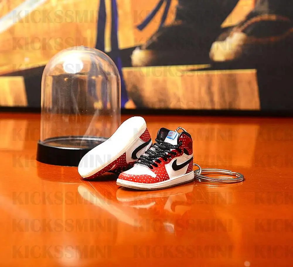 

AJ OG SPIDER Sneaker keychain pendant 3d mini key chain stereo basketball shoe model car couple doll accessorys
