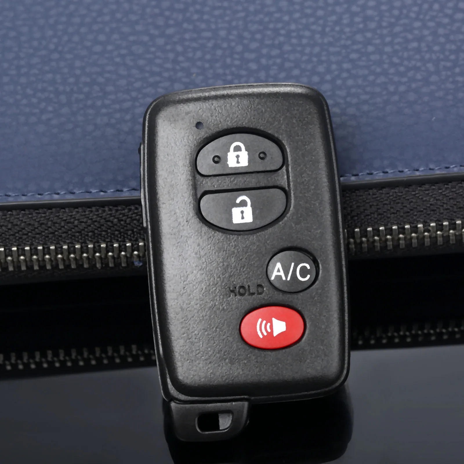 

4 Buttons For HYQ14AAB Smart Remote Car Key Shell Case W/ Uncut Blade For Toyota Prius V 2012 2013 Auto Replacement Key