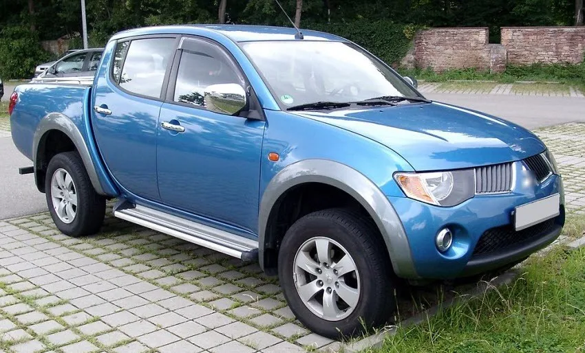 Mitsubishi_L200_1