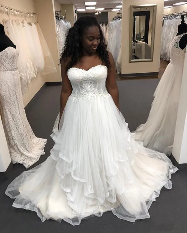 2019-african-beach-wedding-dresses-a-line-strapless-sweep-train-bridal-gowns-with-lace-ruffles-backless-wedding-gowns (1)_