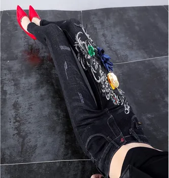 

New Fashion Women's Black Jeans Pants Korean Student Female Slim Crystal Embroidery Flowers Pencil Trousers Tight Denim Pants