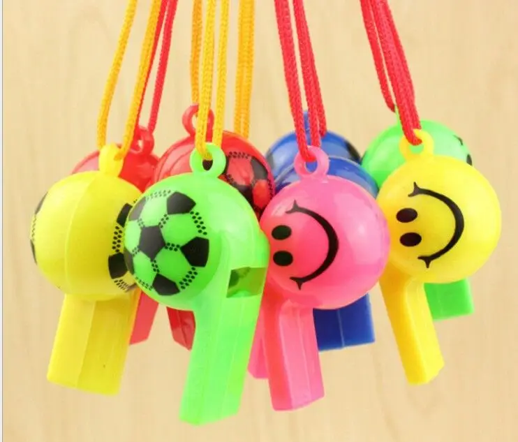 10 قطعة/الوحدة لكرة القدم أو يبتسم الوجه التشجيع صافرة للأطفال الأطفال البلاستيك الصافرات اللعب مع الحبال GYH
