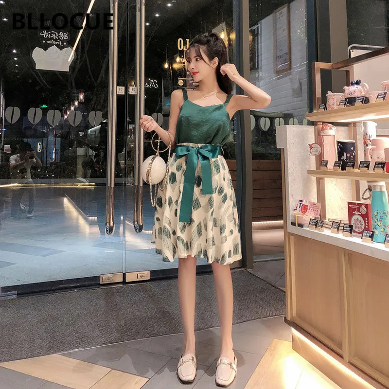 

BLOUSE 2019 New Fashion Summer Women Sexy Suspenders Top + Bow Tie Color Block Printed Pleated Skirt 2 Piece Set