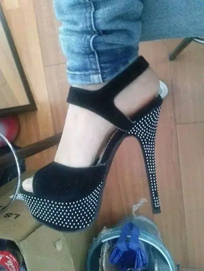 

Sweet and delicate high wavelet point with belt buckle with waterproof Taiwan fish mouth empty heel sandals shoes