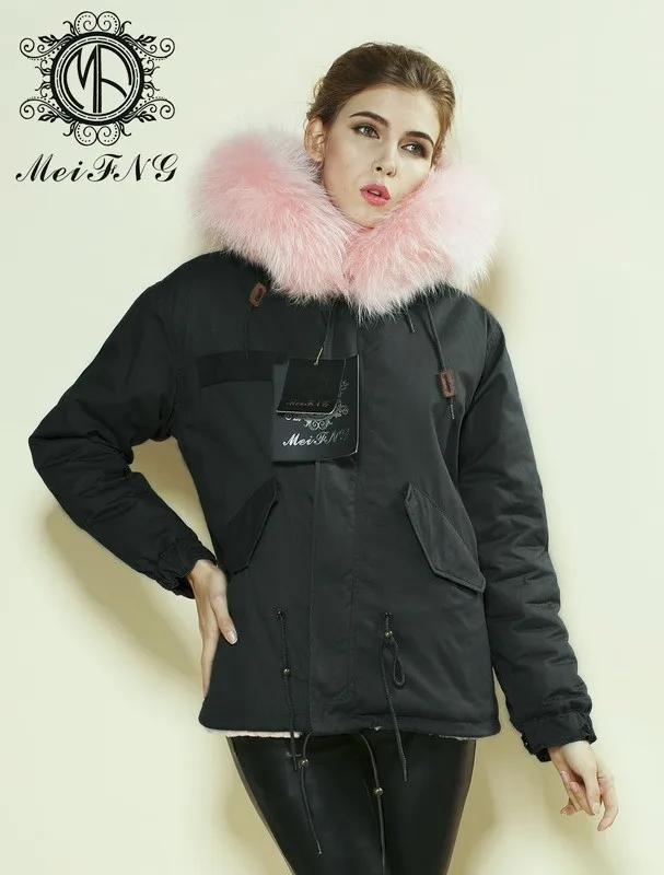 Модный стиль, черная короткая куртка, светильник, розовый мех, съемный капюшон с подкладкой из искусственного меха, mrs furs, парка, пальто