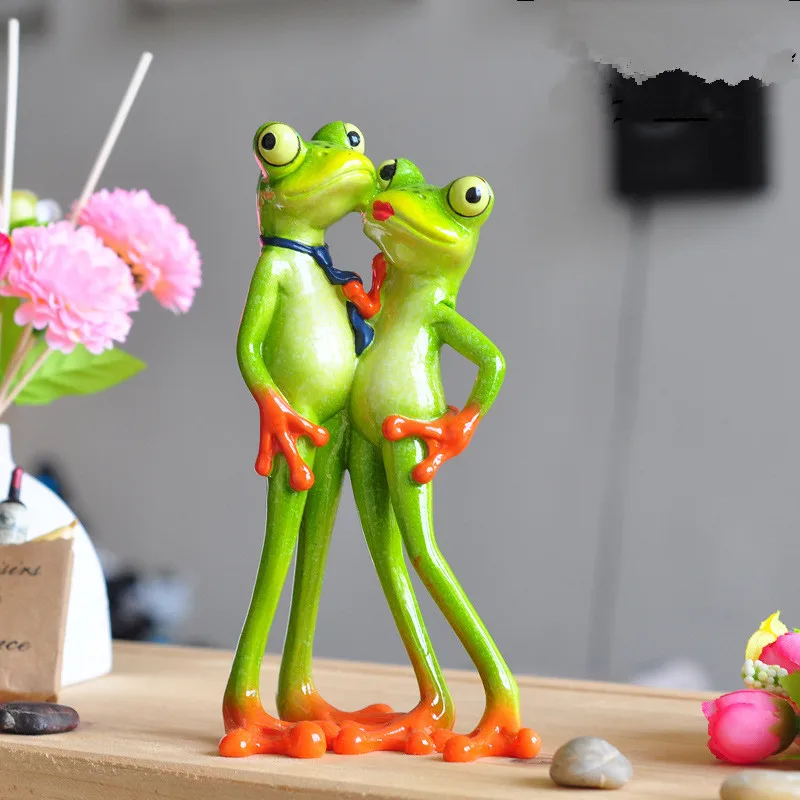 

Creative New Interesting Resin Frog Novelty Gifts Loving Couple Figurine Best Valentine's Day Wedding Gift