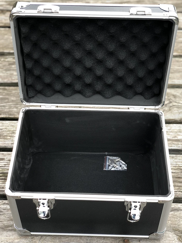 Образец Противоударная упаковочная коробка инструмент и оборудование алюминиевая коробка среднего черного круглого угла ручной алюминиевый чехол для инструмента