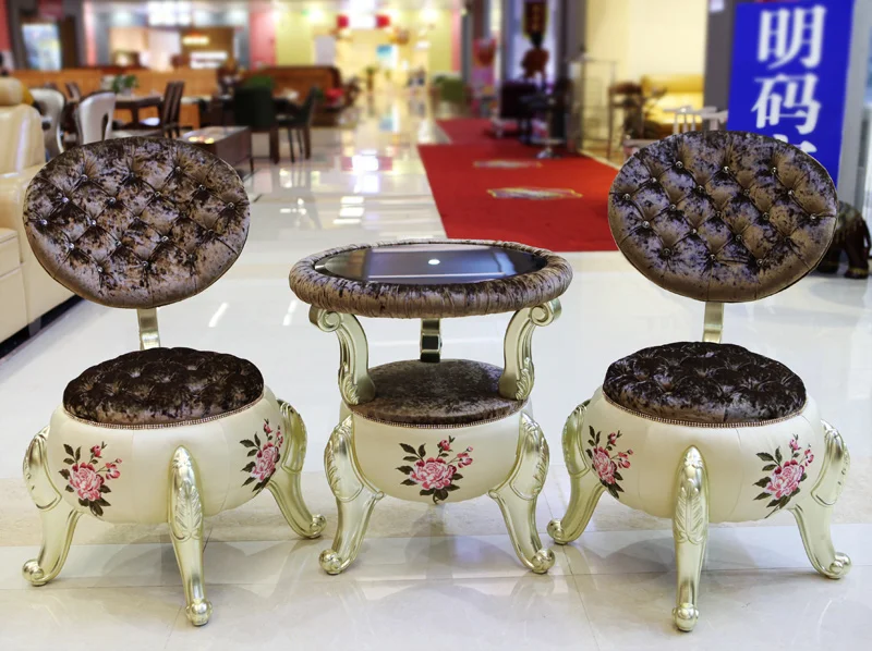 special European style center/coffee/tea table with two chairs