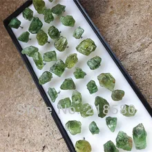 СЕР-004 маленький зеленый Апатит хрустальные серьги, розовые целебные хрустальные серьги-гвоздики