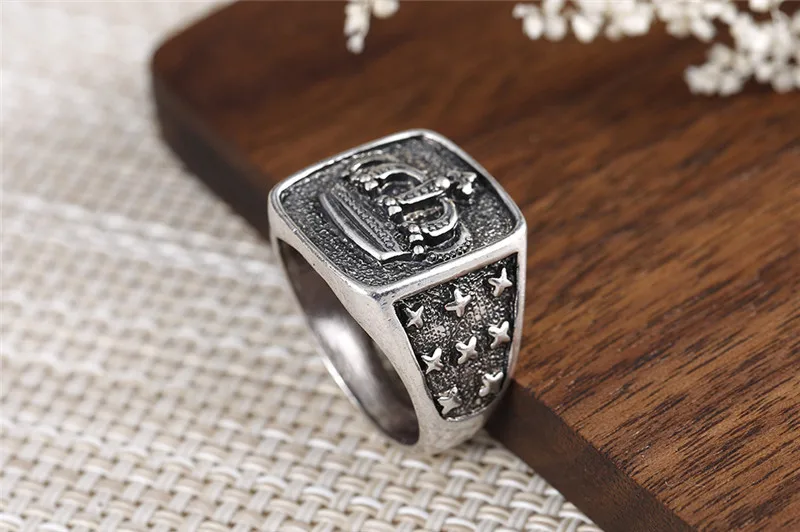 3345988379_2077696031