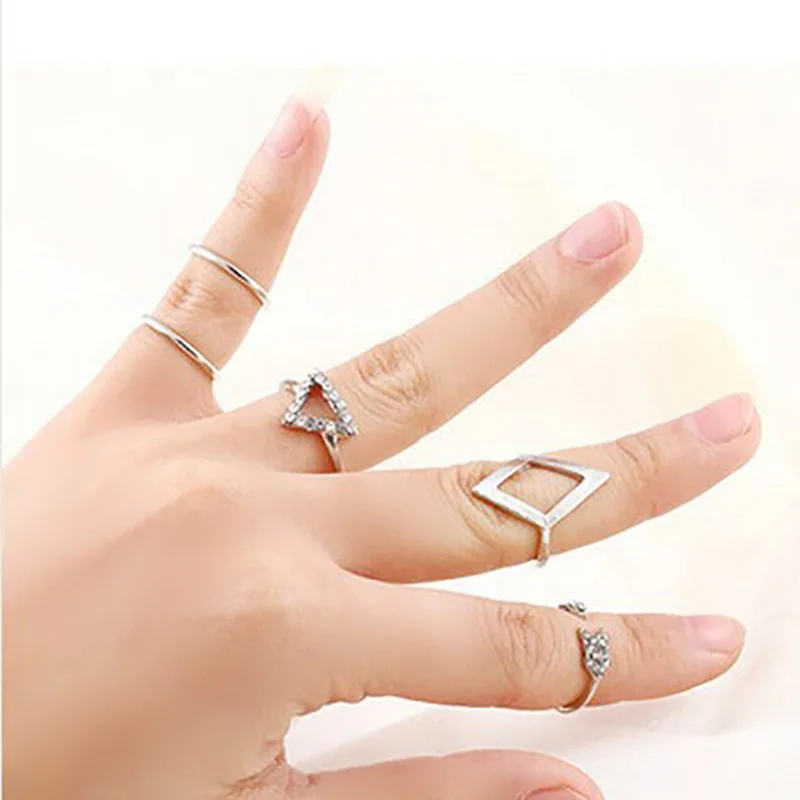 

5 pieces/set Crystal Triangle Ring Set Gold Silver Rhinestone Arrow Midi Knuckle Rings Open Adjustable Women Mid Finger Jewelry