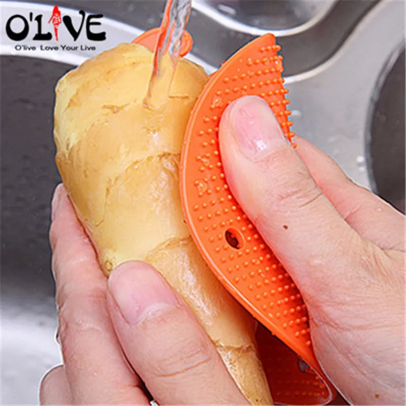 

Multi-functional Fruit Vegetable Brush Kitchen Tools Peeler Silicone Insulated Anti-scald Pads Cleaning Brush For Potato Gadgets