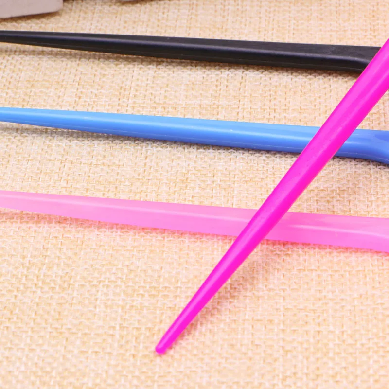 

Professional Salon Coloful Cutting Comb Plastic Hairdressing With Sharp Tails