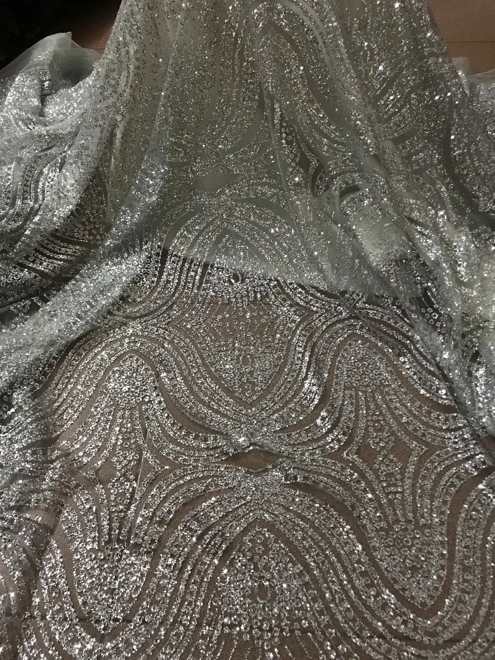 

Hot selling hannah-452 glued glitter sequins lace fabric African French net tulle Lace Fabric for party