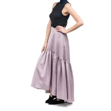 Англия Стиль приятного лавандового цвета на высоком низкая атласные юбки для женщин с оборки, Складки Пол Длина длинная юбка для Новинки для женщин Длинная юбка на молнии
