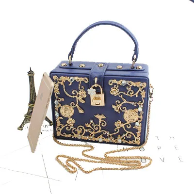 

Vintage Carved Diamond Handbag 2018 New Simple Hollow Diamond PU Bag Retro Small Box Banquet Handbag
