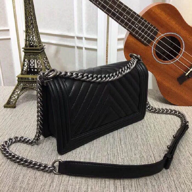 

New Fashion package designer lock head large capacity slant handbags 25cm Original Calfskin Boy Flap Women Shoulder Chain bag