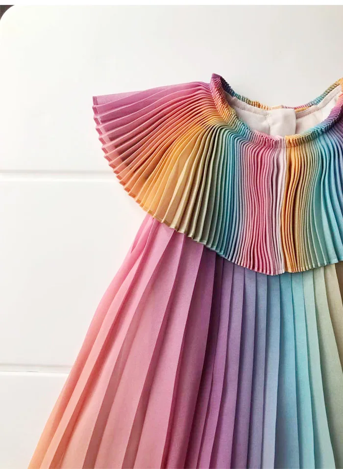 Одежда в летнем стиле с радугой для маленьких девочек плиссированное платье из шифона Вечерние платья Одежда для девочек Милая футболка, детская одежда