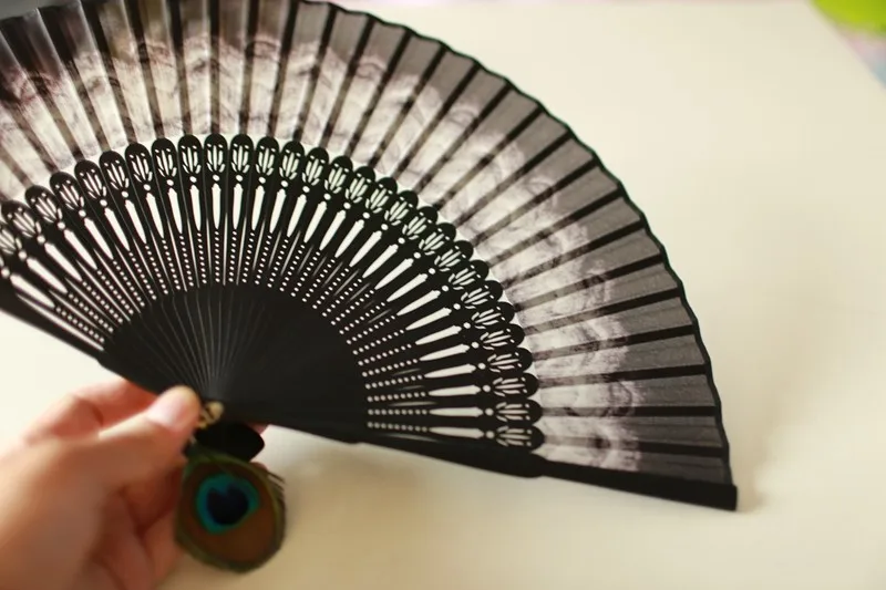 Высококачественный японский складной веер с бамбуковой ручкой, кимоно, веер для рук, элегантный уникальный Шелковый женский веер для танцев с перьями павлина, 3 цвета