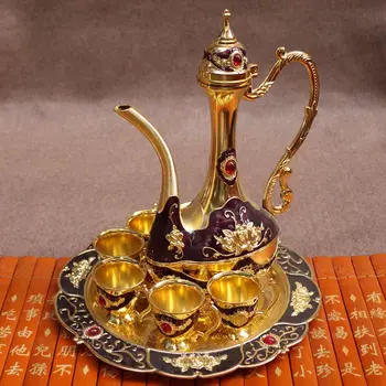 

The antique silver wine pot set up six pieces of wine cup set and beautifully furnished home furnishings.