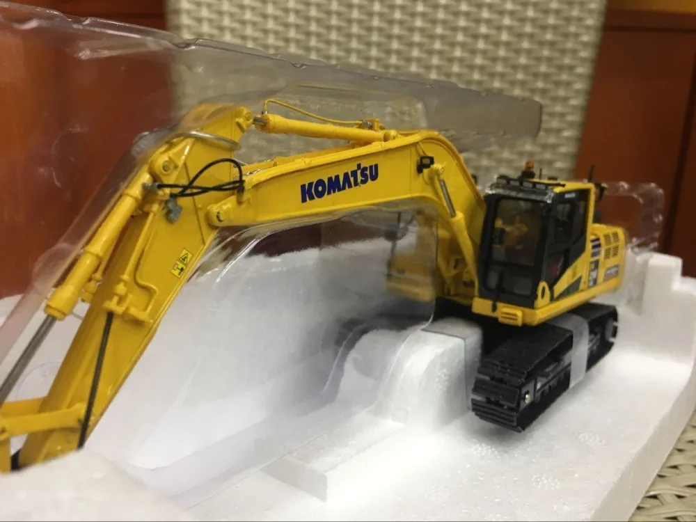 Коллекционная UH8123 1:50 Komatsu PC210LCi 11 IMC издание Гидравлический Экскаватор