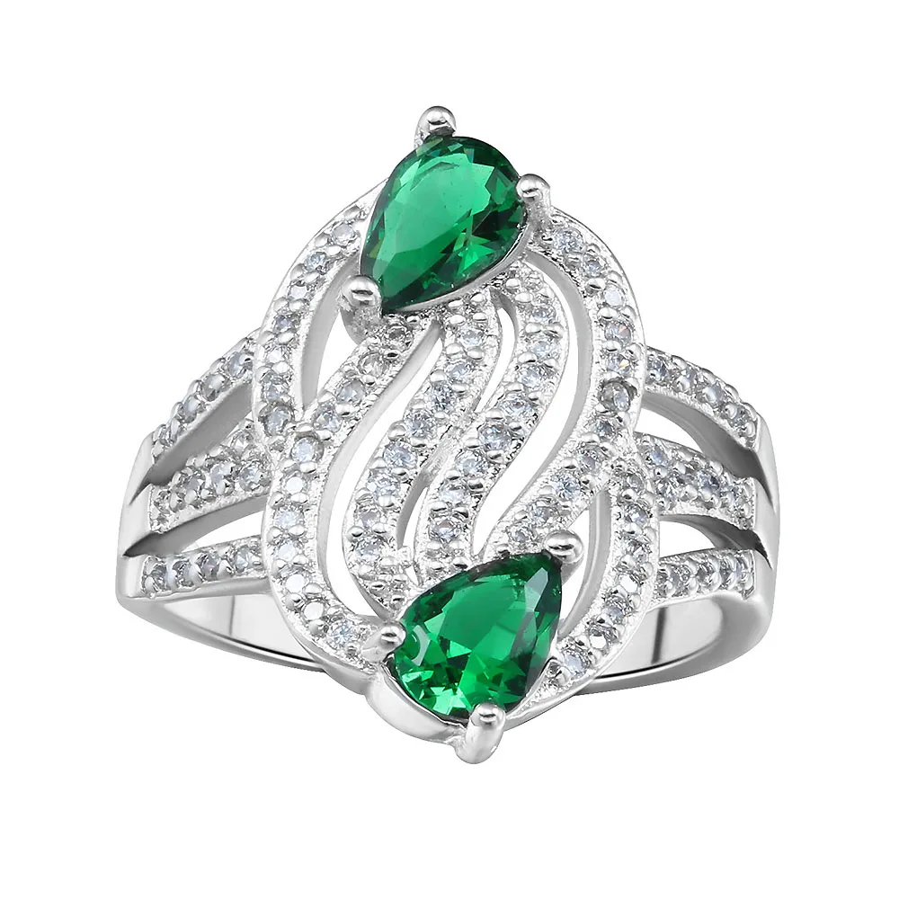 винтажное кольцо на помолвку. драгоценность предложение. фотосессия предложение руки и сердца. золотые украшения. драгоценность предложение.