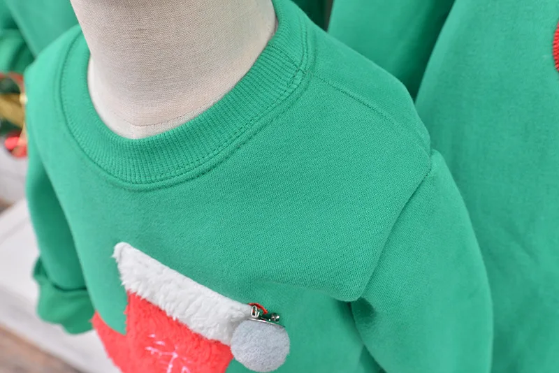 Рождественские Семейные комплекты; зимняя флисовая одежда для всей семьи; свитер для мамы, дочки, папы и сына; Новогодняя одежда для мамы и меня