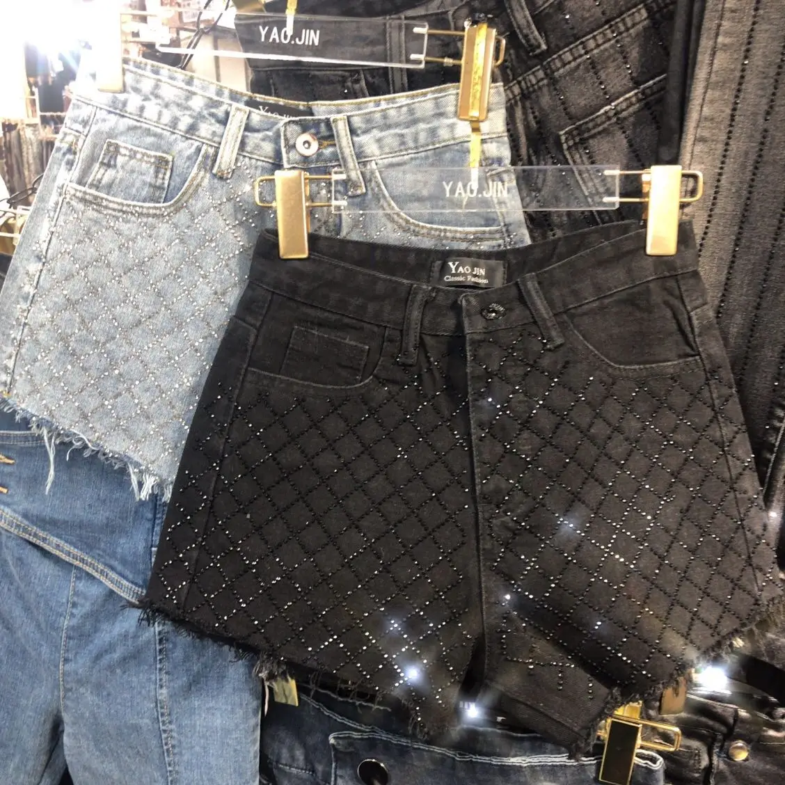 

New Fashion Summer Vintage Washed Broken Edge Heavy Work Rhombic Hot Drilling Denim Shorts Women Students Jeans Shorts