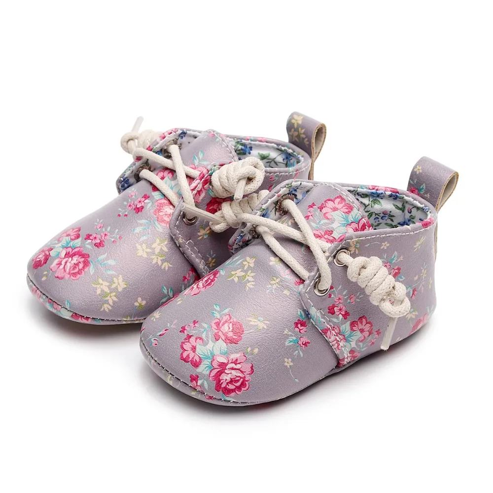 Для маленьких мальчиков и девочек обувь Демисезонный из искусственной кожи детские мокасины жесткой подошвой Обувь с цветочным