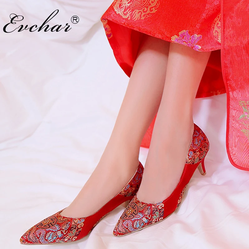 

EVCHAR red slip-on shoes woman sexy Chinese style silk embroider wedding bride shoes high heels women pUmps size 33-40
