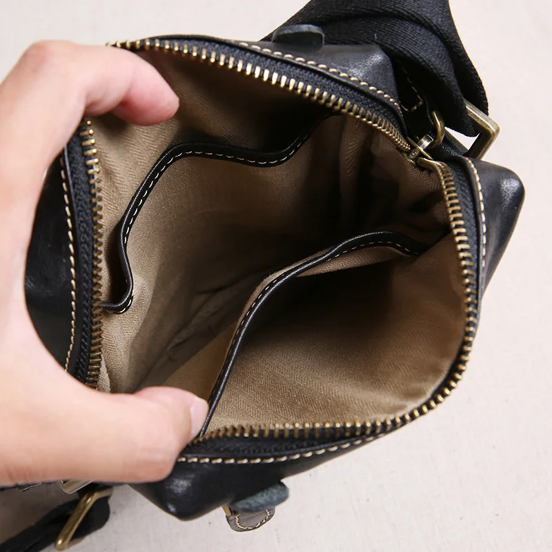 AETOO Vintage handmade men's bags, leather mini men's bags, trendy casual mobile phone bags, head leather shoulder bags