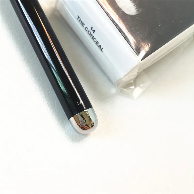 Marc Jacobs The Conceal Brush 14 _ 7
