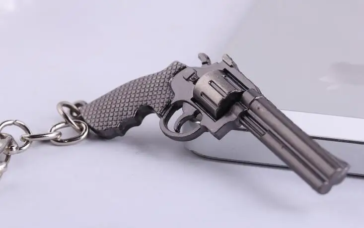 200PCS Miniature Revolver Pistol Weapon fashion Model Keychain Key Rings New Mini Gun key Chain For Men Jewelry Surprise Gift