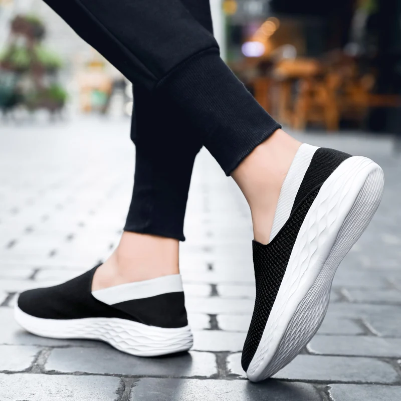 2019Spring/Summer Men Women Sports Shoes Lightweight Mesh Men Shoes Slip-on Sneakers Women Luxury Black Walking Jogging Sneakers