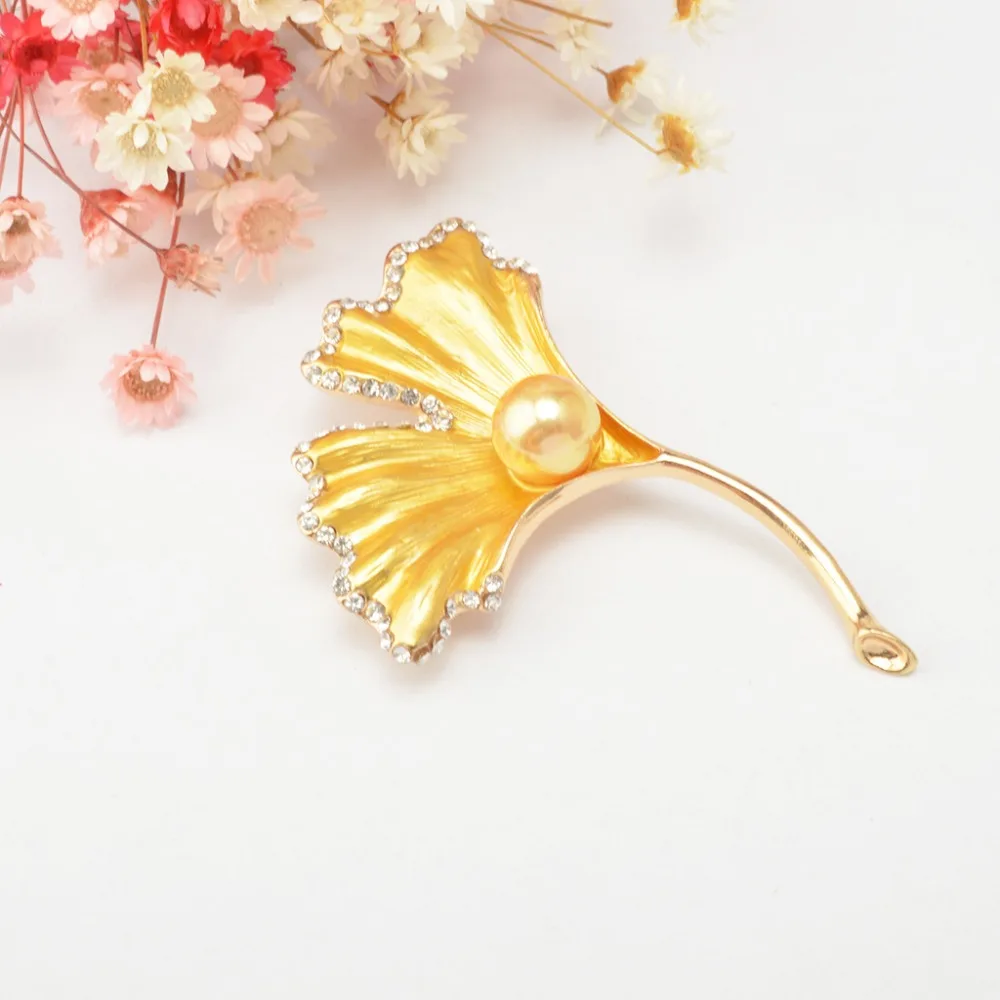 Fashion-Leaf-Rhinestone-Brooches-For-Female-Designer-Pearl-Brooch-Broches-Brosh-Women-Brooch-Collar-Pin-Pesca (1)